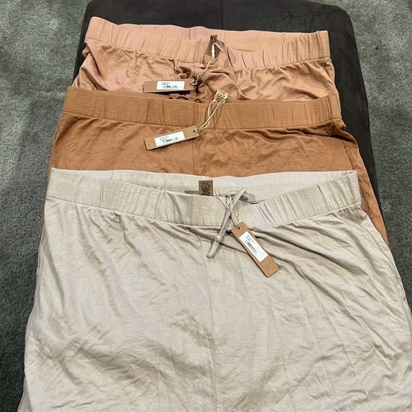 Skims Soft Lounge Shorts - Picture 2 of 6